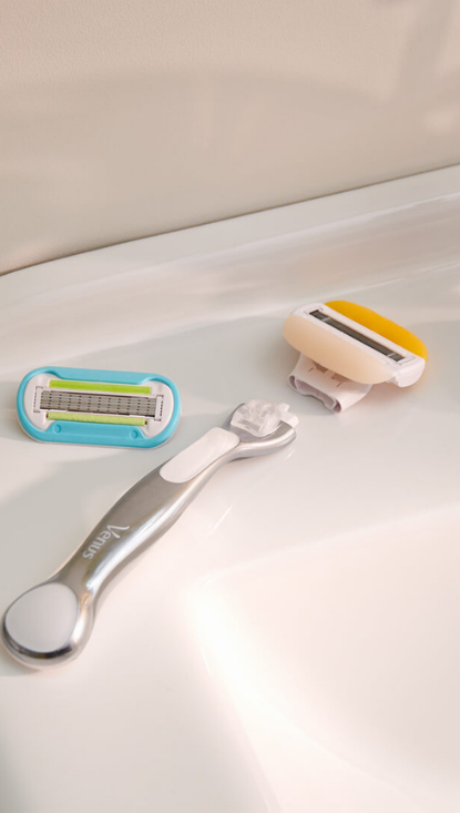 GILLETTE VENUS COMFORTGLIDE 5 LAMES PLUS OLAY RAZOR + DEUX LAMES DE RECHANGES